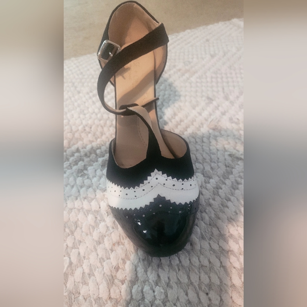 Shoes - Picture 5 of 7